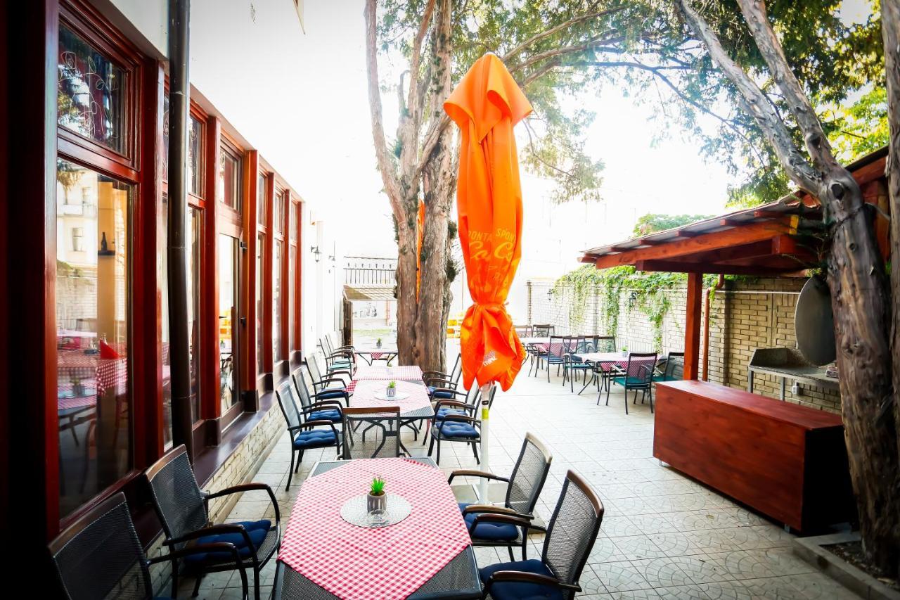 Nyíregyháza Un Pizzico Di Italiano Etterem Es Panzio B&B 외부 사진